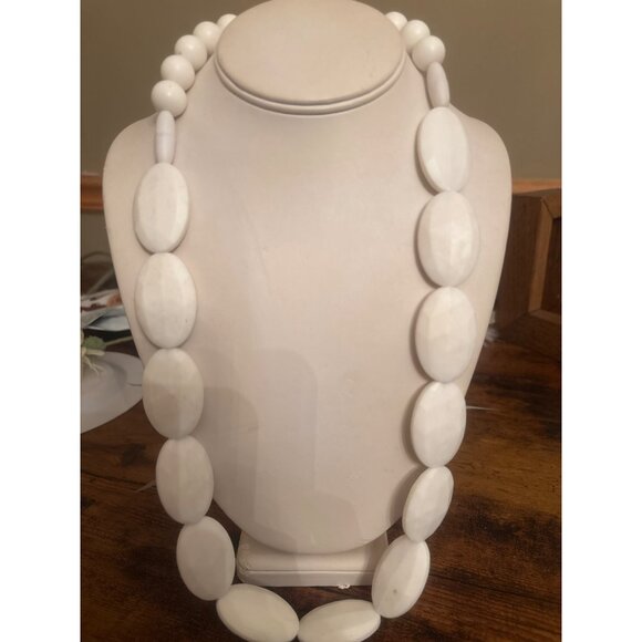 Vintage White Lucite Bead Necklace – Chunky Mod Retro w/ Hidden Clasp - Picture 5 of 15